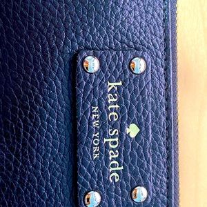 Kate Spade New York Zippered Chrissy Berkshire Road Leather Wristlet
